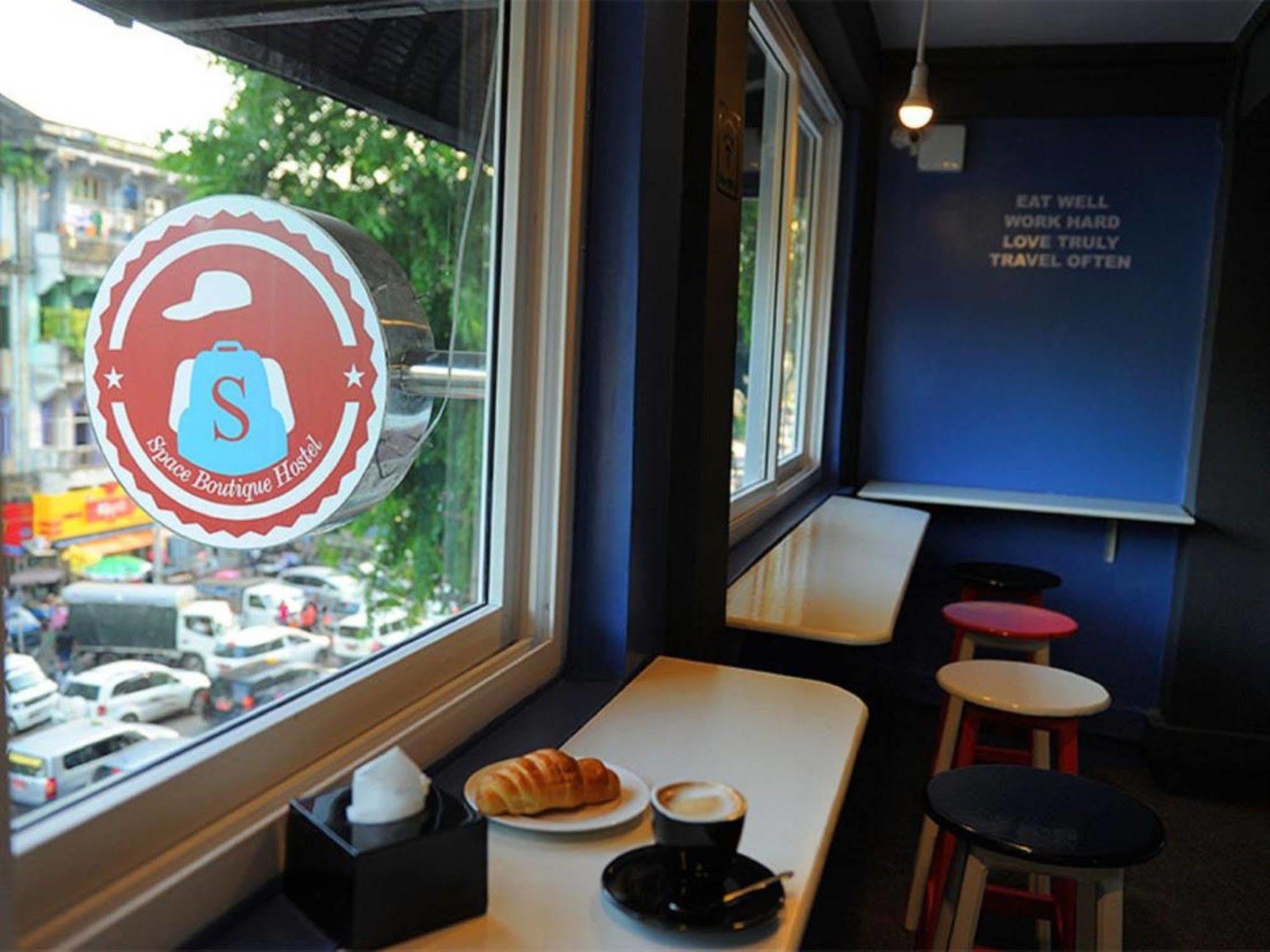 Space Boutique Hostel Yangon Exterior photo