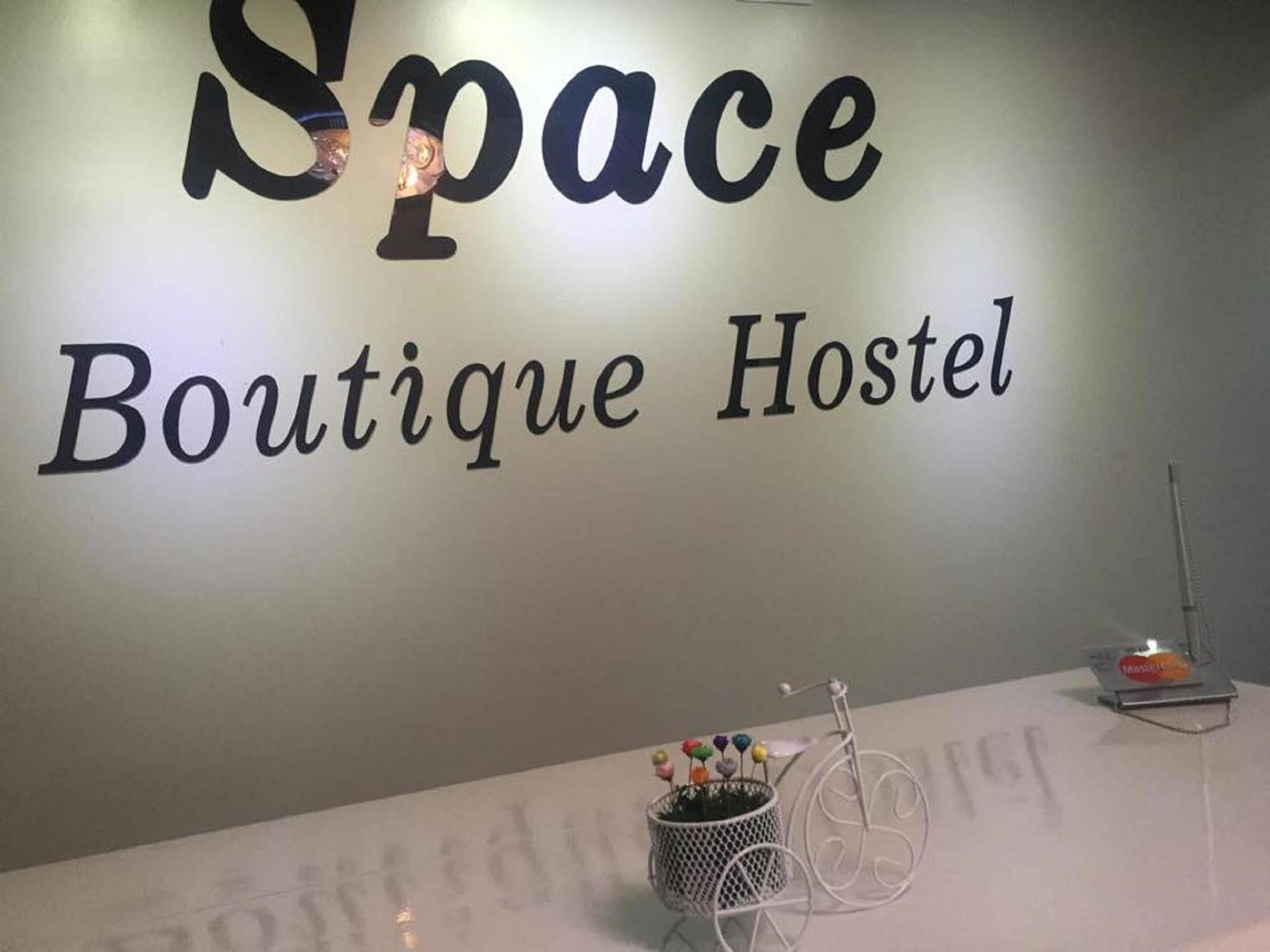 Space Boutique Hostel Yangon Exterior photo